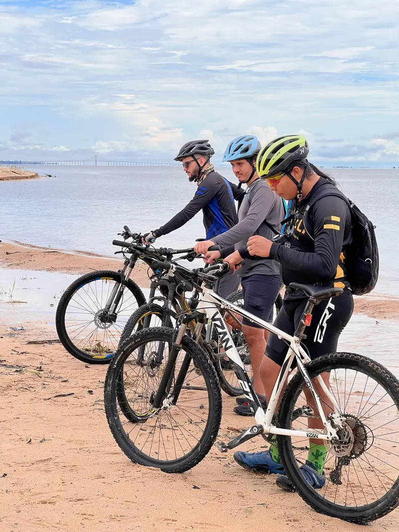 Ciclistas da Pedivela Amazônia em um dos roteiros